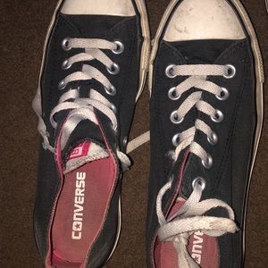 black converse with pink detail